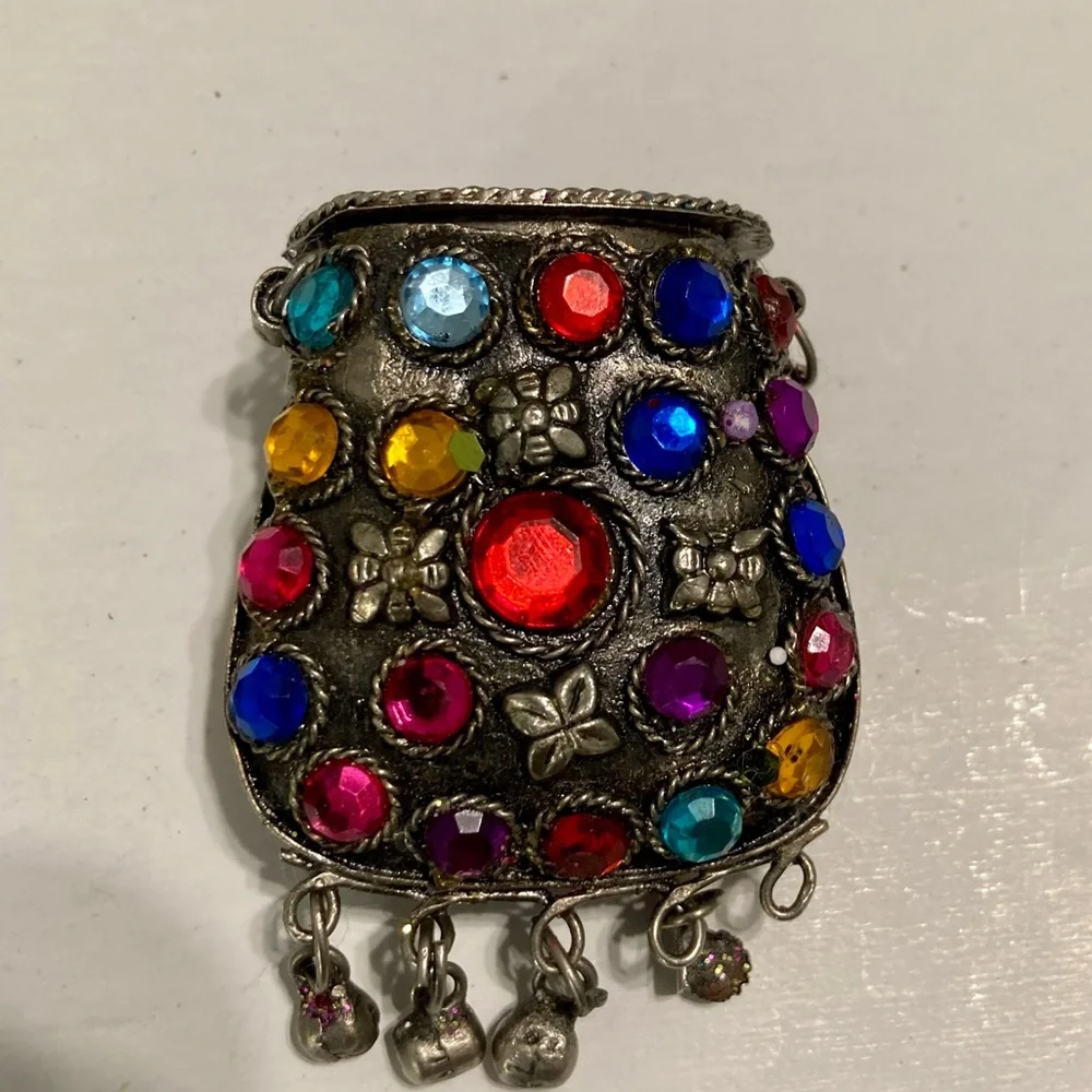 🔥HP🔥 VTG Small Sajai Metal Coin Purse With Stones Patina Missing one dangle